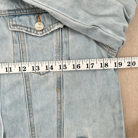 Forever 21 Distress Light Wash Blue Denim Jacket Size Medium - Picture 9 of 9